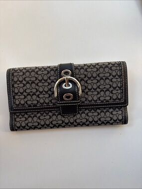 Coach Black and Gray Signature Buckle Continental Wallet